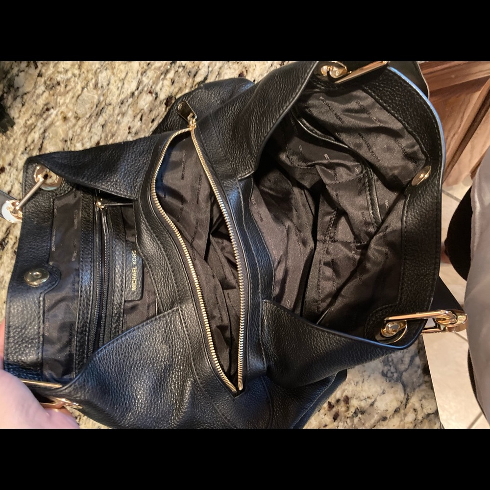 Micheal Kors medium sized like new condition